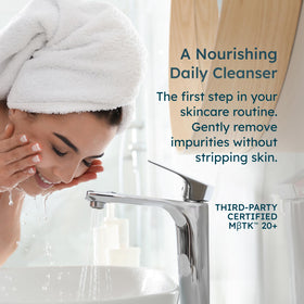 Melora Manuka Honey Face Wash rich foam during cleansing