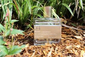 Memoire Archives Cabin Retreat label close-up, highlighting cedarwood and spices for daily refined scent.