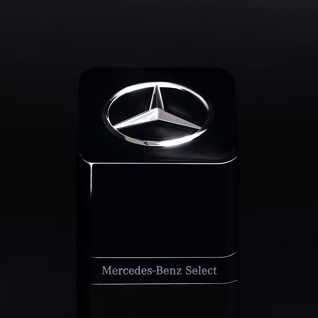 Mercedes-Benz Select Night product in use hints a lasting aroma for evenings.