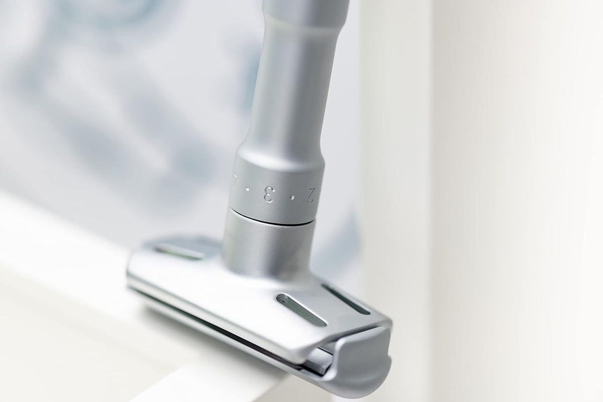 MERKUR Futur 700 provides a guided 30-degree shaving angle
