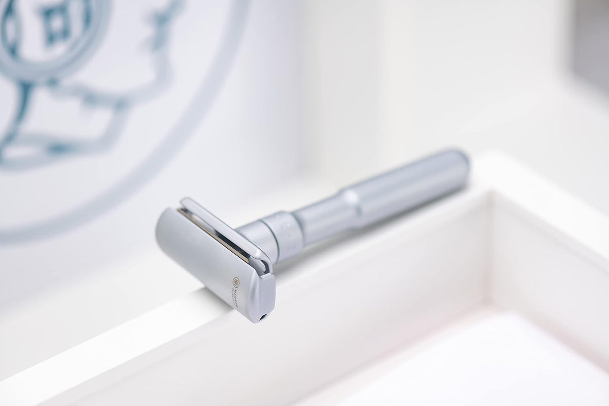 MERKUR Futur 700 brass handle delivers durability and premium feel