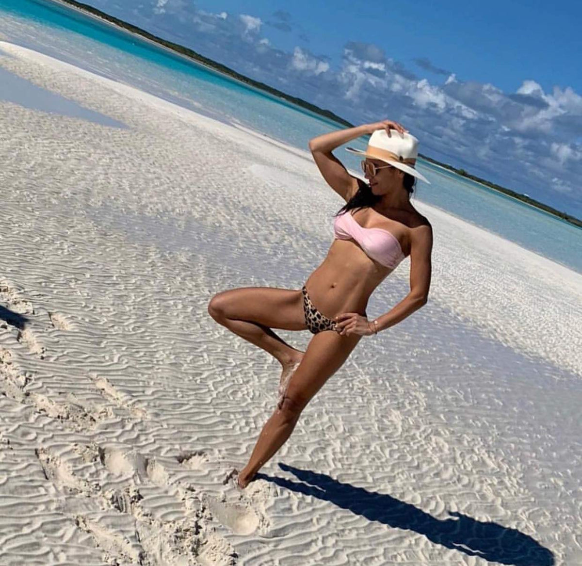 Miami Gorgeous LaPlaya Glow bottle features no scent for fragrance-free experience.
