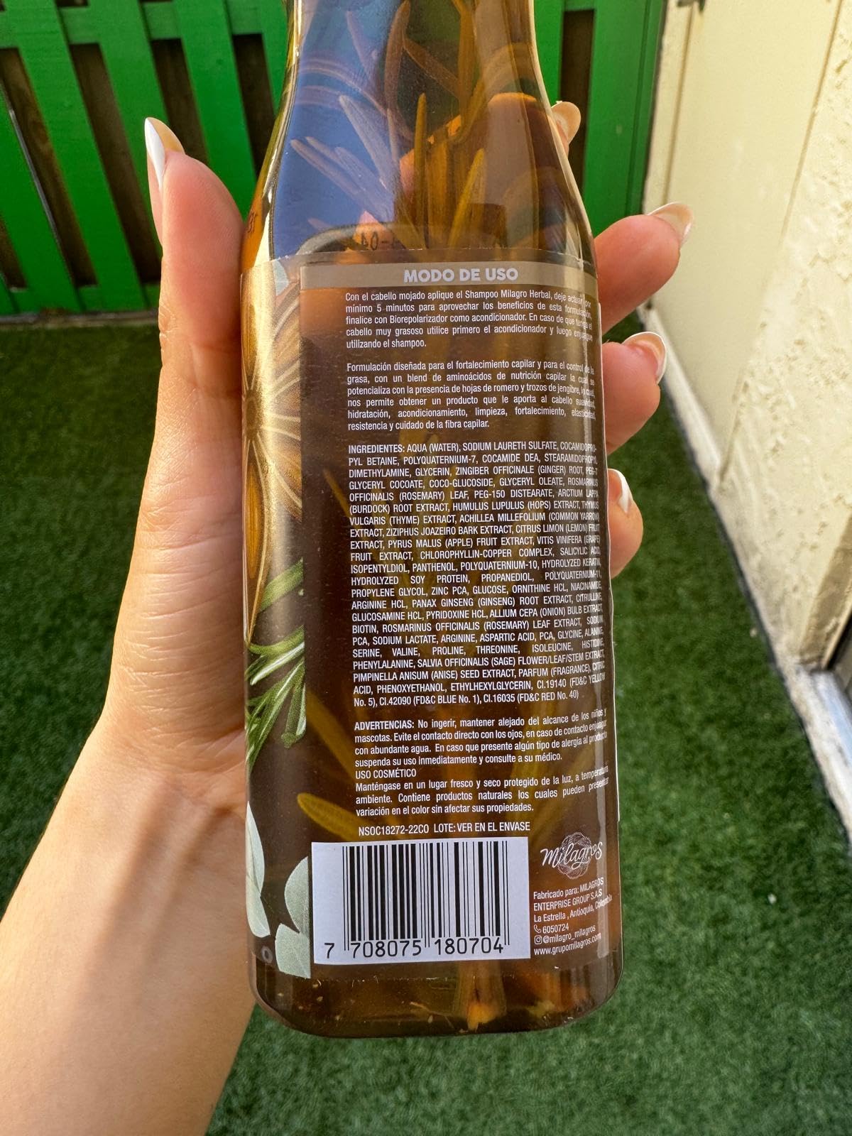 MILAGROS Rosemary Shampoo leaves hair feeling clean and hydrated