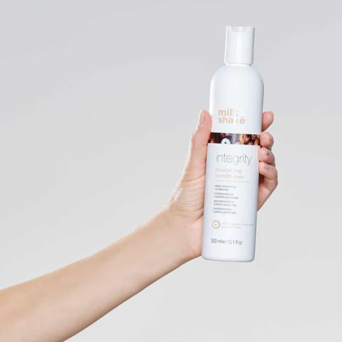 milk_shake Integrity Nourishing Conditioner frizz-control application during styling