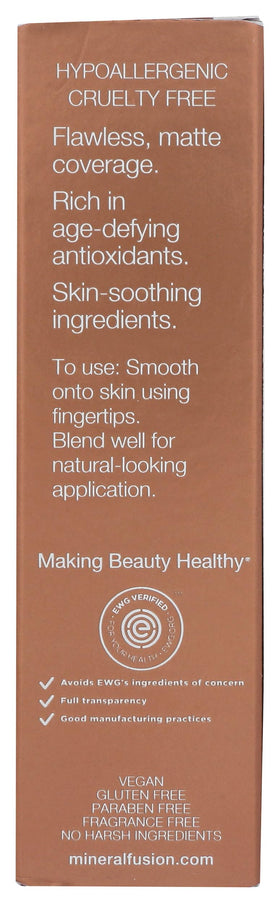 Mineral Fusion foundation warm-4 cap closeup highlighting smooth texture and matte finish