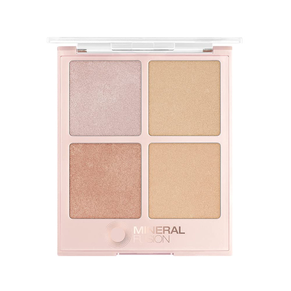 Mineral Fusion Stargazing highlighter palette closed for a natural daytime glow