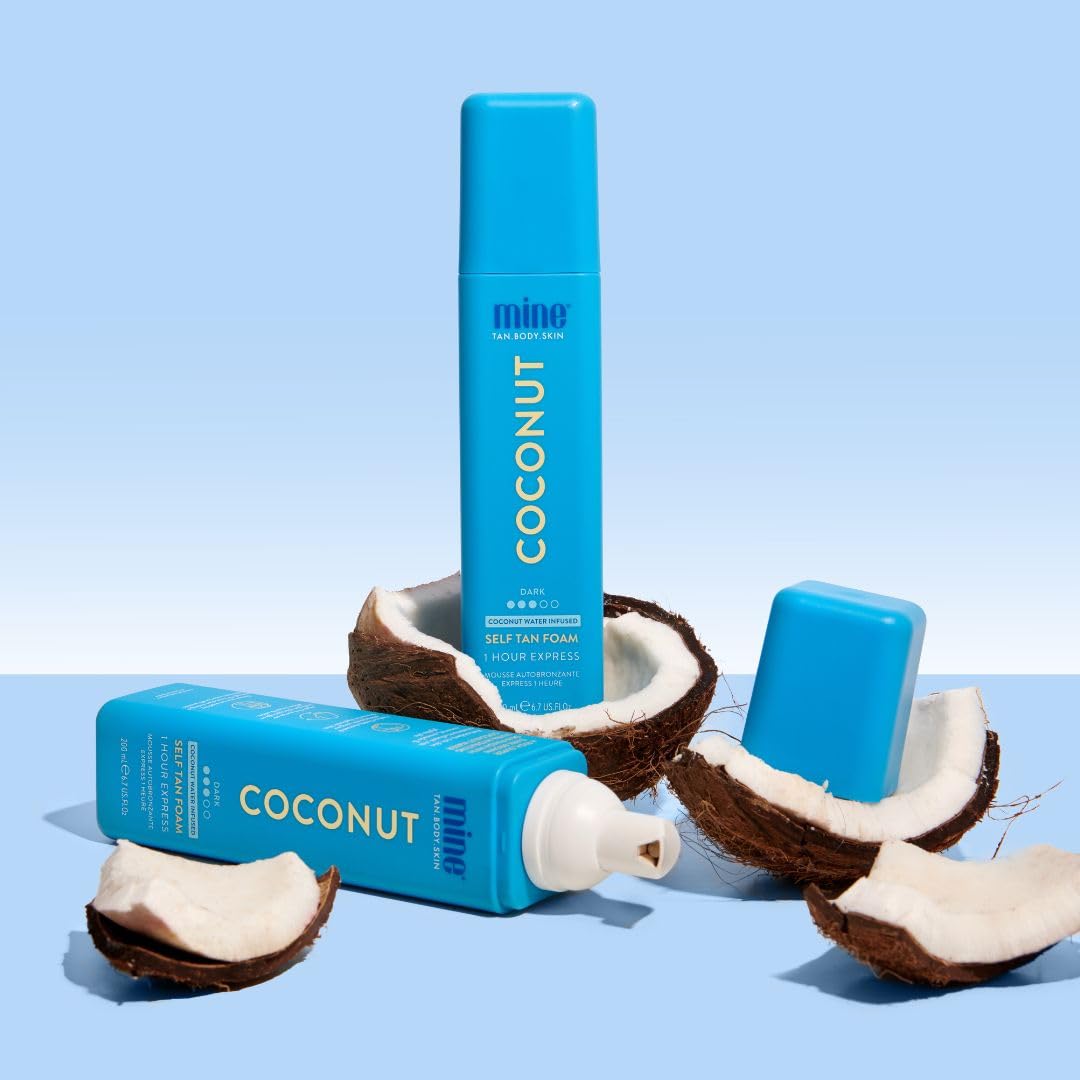 MINETAN BODY.SKIN blue bronze-on applicator mitt ensures smooth, even application