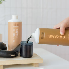 MINETAN BODY.SKIN Caramel hydrating formula moisturizes skin during tanning.