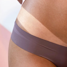 MineTan note indicating no fake tan smell on packaging.