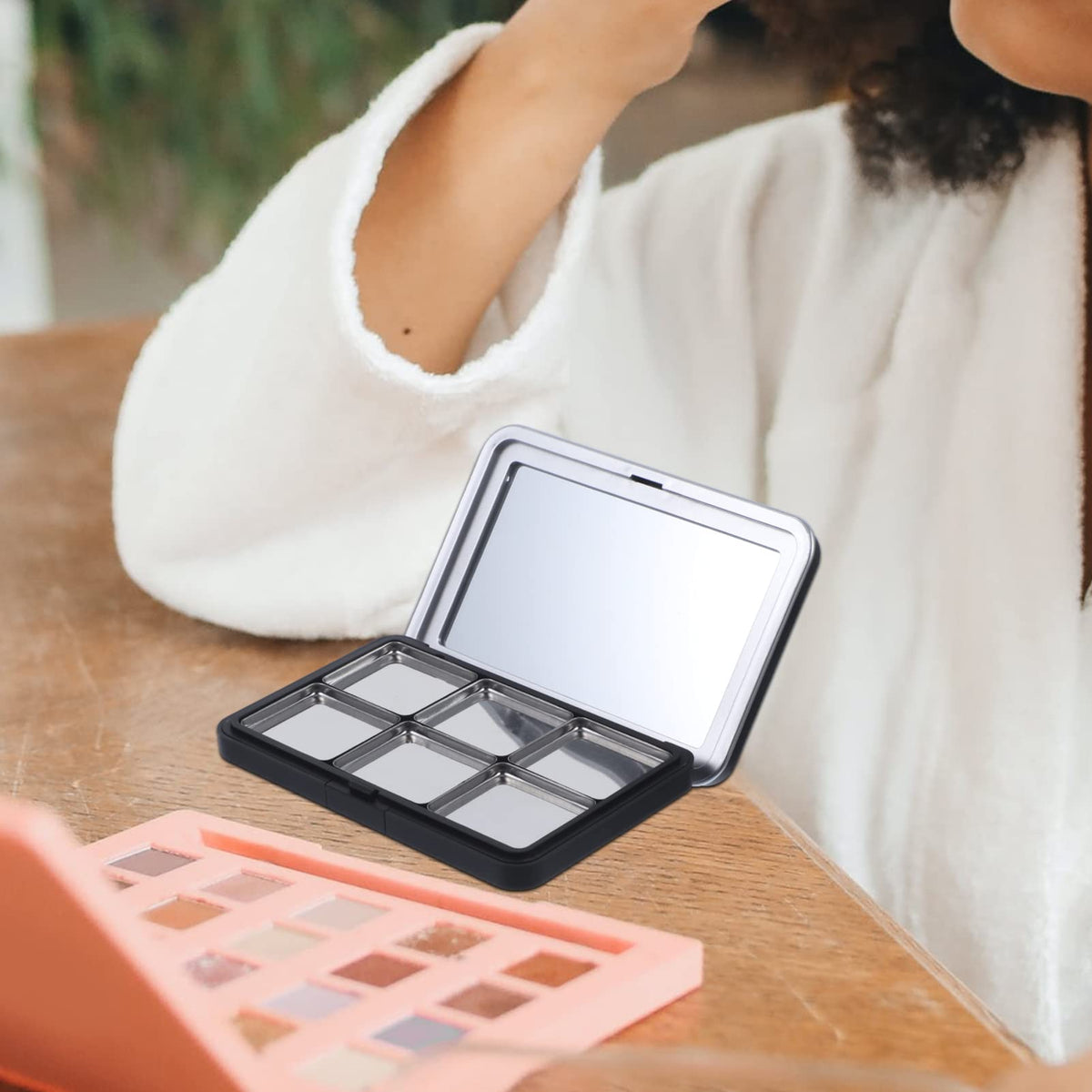 Minkissy portable eyeshadow storage case for on-the-go touch-ups.