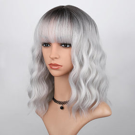 MINLEE short bob wavy wig in silver, ideal for parties or cosplay looks.