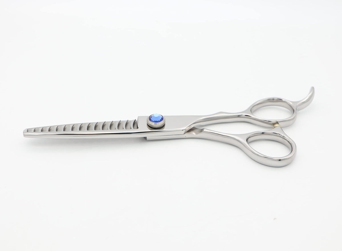 MISSUM texturizing scissors micro-tooth detail enables seamless blending.