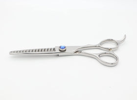MISSUM texturizing scissors micro-tooth detail enables seamless blending.