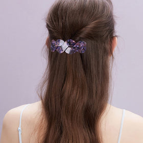 Mistofu secure spring clip ensures lasting hold from day to night.
