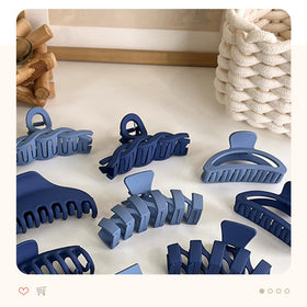 MIUSKATL comfortable lightweight clips glide through hair without pulling for long wear.