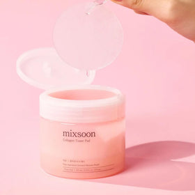 Mixsoon Collagen Toner Pad applying pad to skin for instant moisture and smoothing.