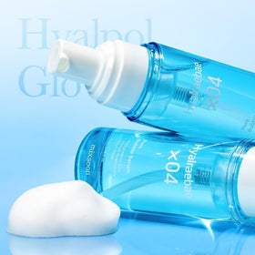 Mixsoon Hyalraebae serum spreading evenly for balanced hydration and pore care.