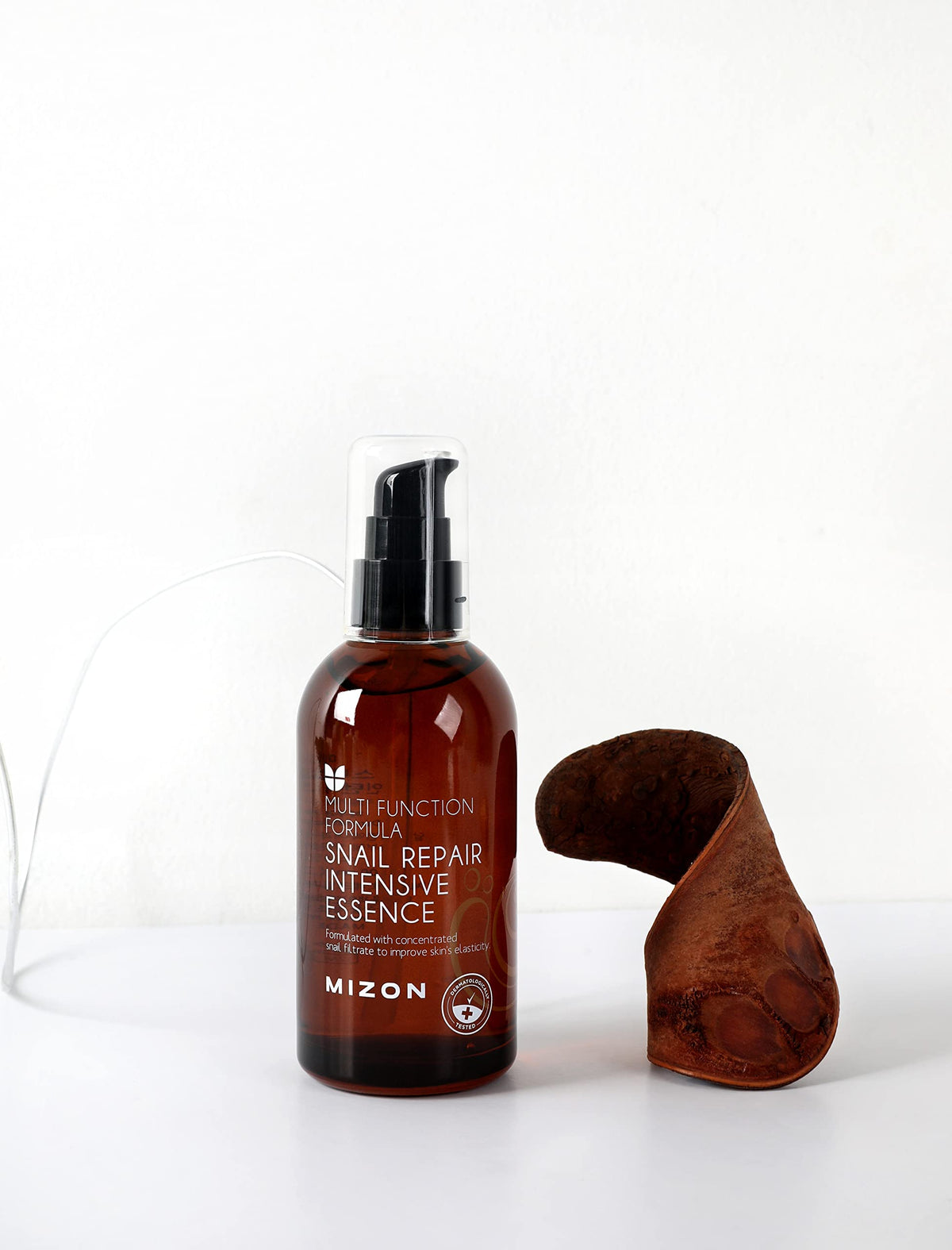 MIZON Snail Repair Intensive Essence applied shows quick absorption for a comfortable finish.