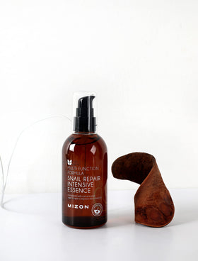 MIZON Snail Repair Intensive Essence applied shows quick absorption for a comfortable finish.