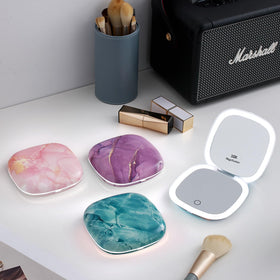 Mocado velvet storage bag protects the mirror during travel.