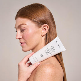 MONAT Bond IQ REJUVENIQE oil blend delivers softness and shine.