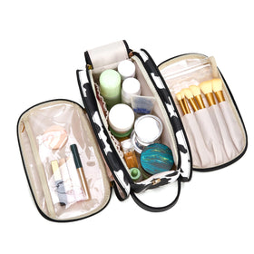 Montana West Wrangler divider and pockets keep brushes, jewelry, bottles separated.