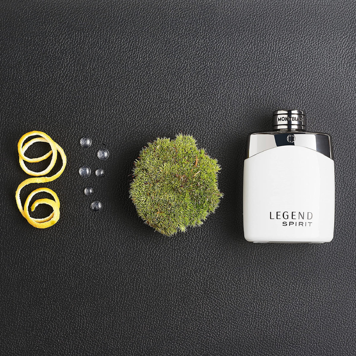 Montblanc Legend Spirit close-up of bergamot and sandalwood notes.