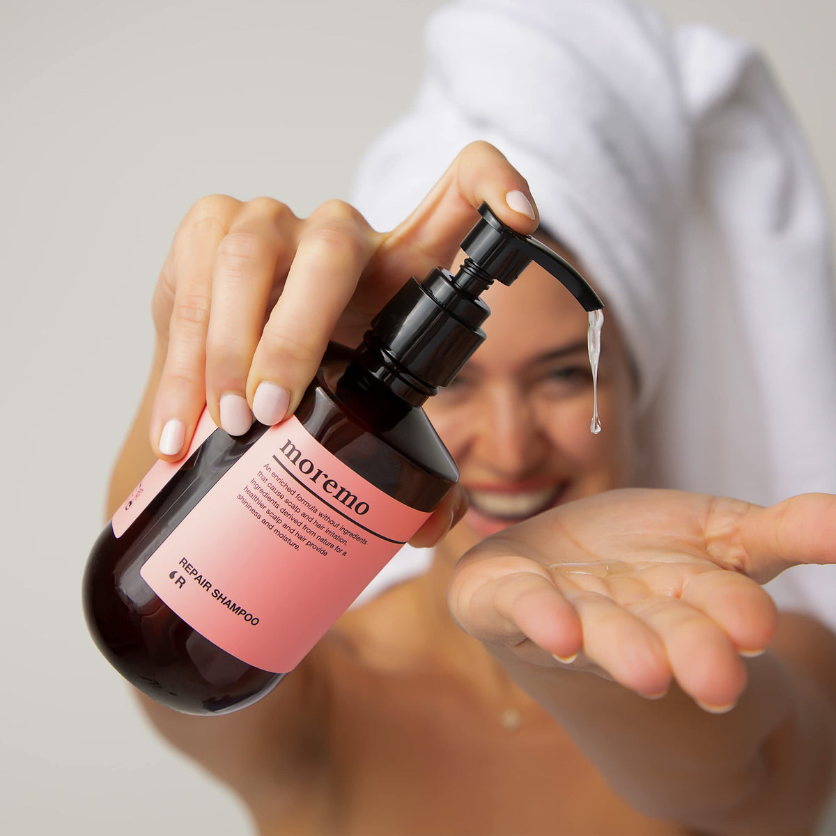 Moremo Repair Shampoo packaging close-up emphasizing hypoallergenic formula