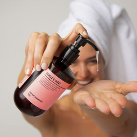 Moremo Repair Shampoo packaging close-up emphasizing hypoallergenic formula