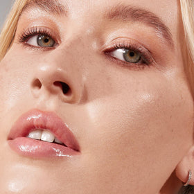 MORPHE Lightform Dewy Foundation swatches show buildable medium coverage.