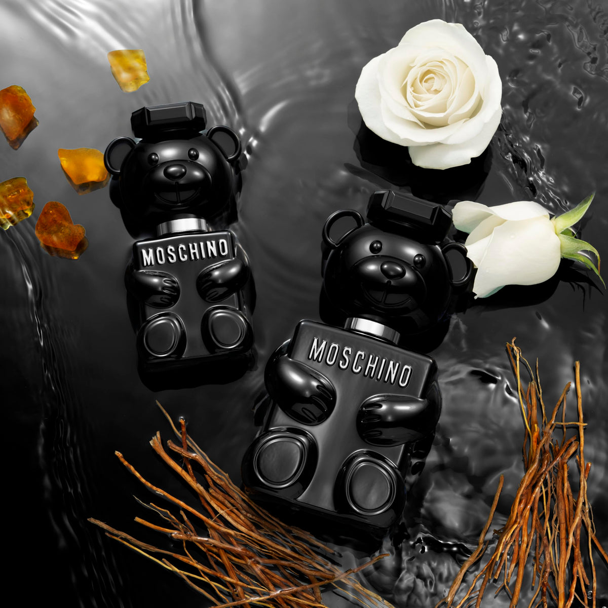 Moschino Toy Boy perfume pour shows spray action and vibrant spice notes.