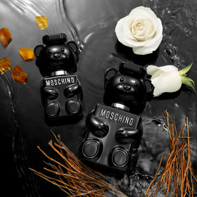Moschino Toy Boy perfume pour shows spray action and vibrant spice notes.