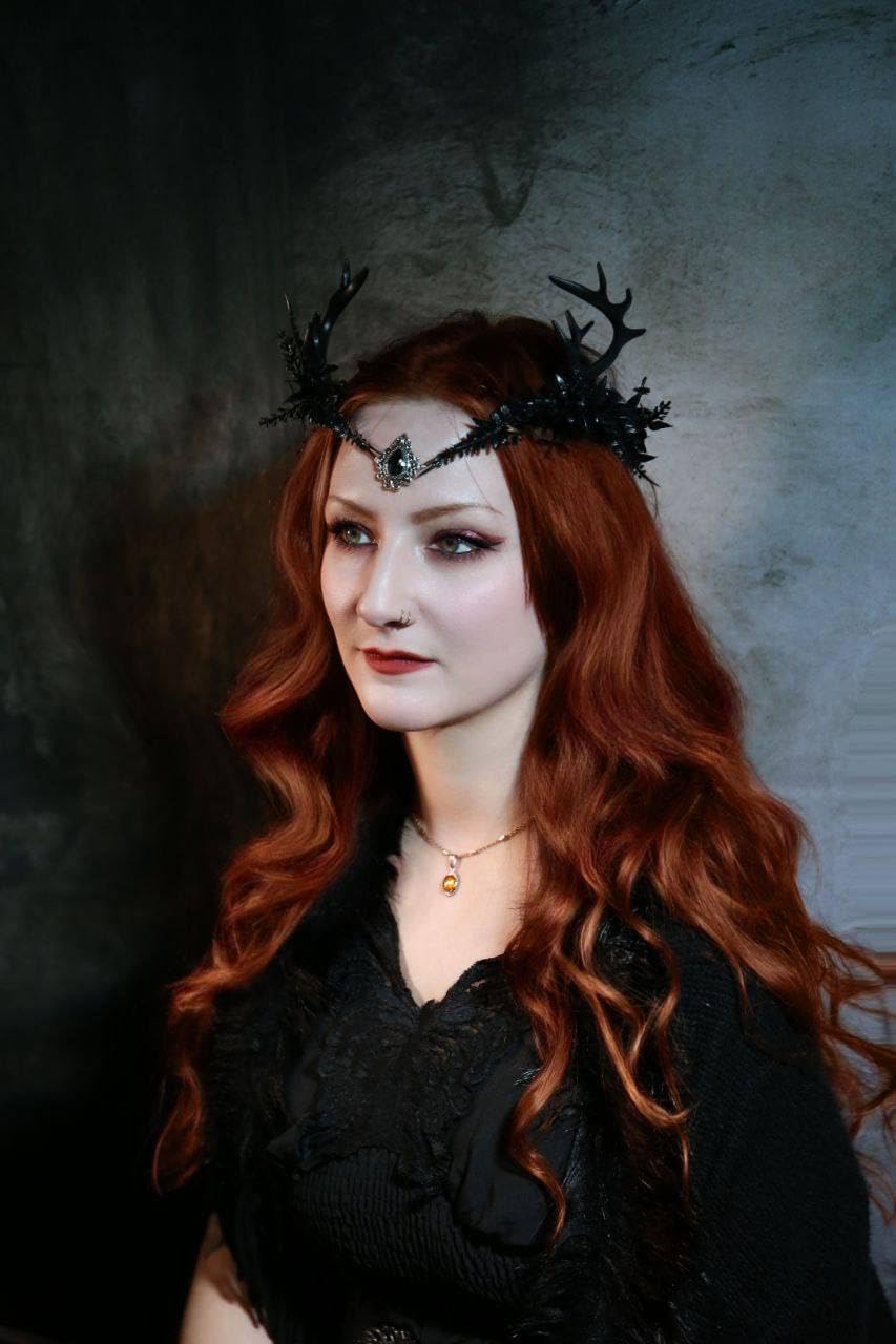 MOSTORY Renaissance Faire accessory blends fantasy charm with artificial flower details