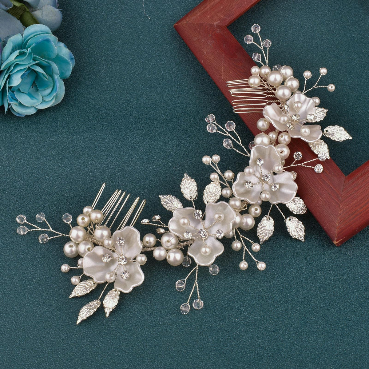 Mpoikba headband with two end combs anchors securely in place.