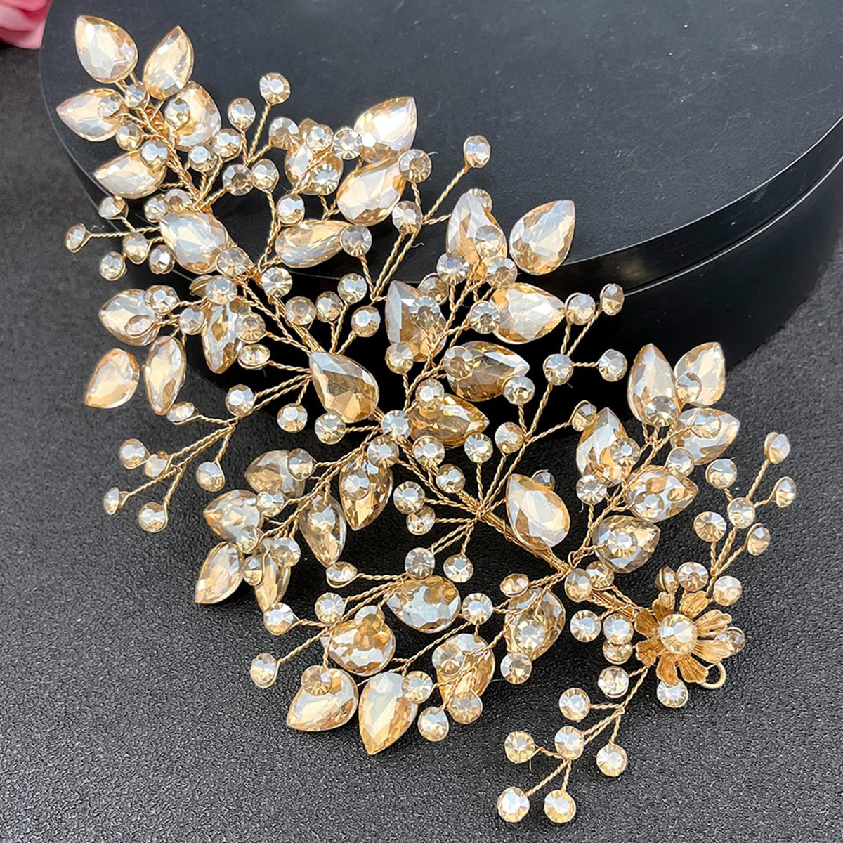 Mpoikba sparkling rhinestone headband is perfect for photoshoots and special occasions
