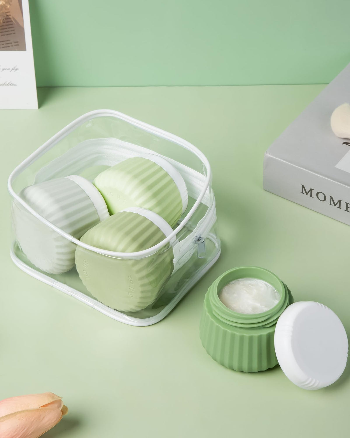 Mrsdry color variety travel jars offer color options to suit personal preferences.