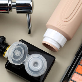 Mrsdry flip-top caps help prevent drips and spills during travel.