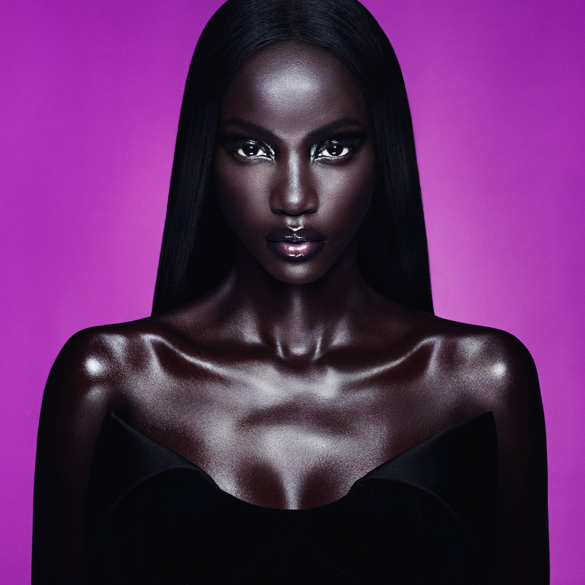 Mugler Alien Extraintense packaging-detail showing luxe design for gifting.