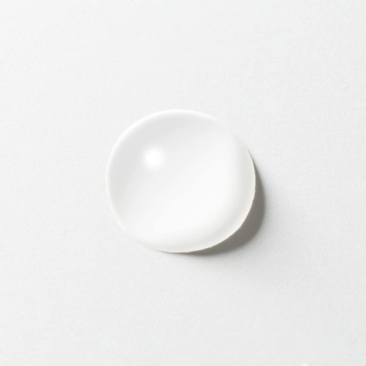MUJI Mild Cleansing Oil close-up of ingredients and emulsification action for clean skin.