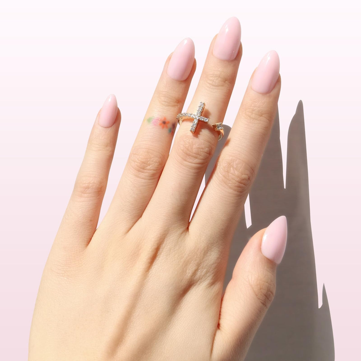 Nail Reformation 32 nails in 16 sizes for a flawless fit.