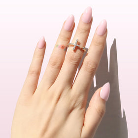 Nail Reformation 32 nails in 16 sizes for a flawless fit.