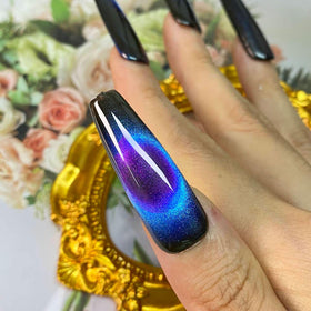 NAILGIL shifting-color cat-eye shade for dynamic day-to-night looks.