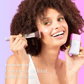 Naked Sundays CabanaGlow cheek-application on the apples of the cheeks