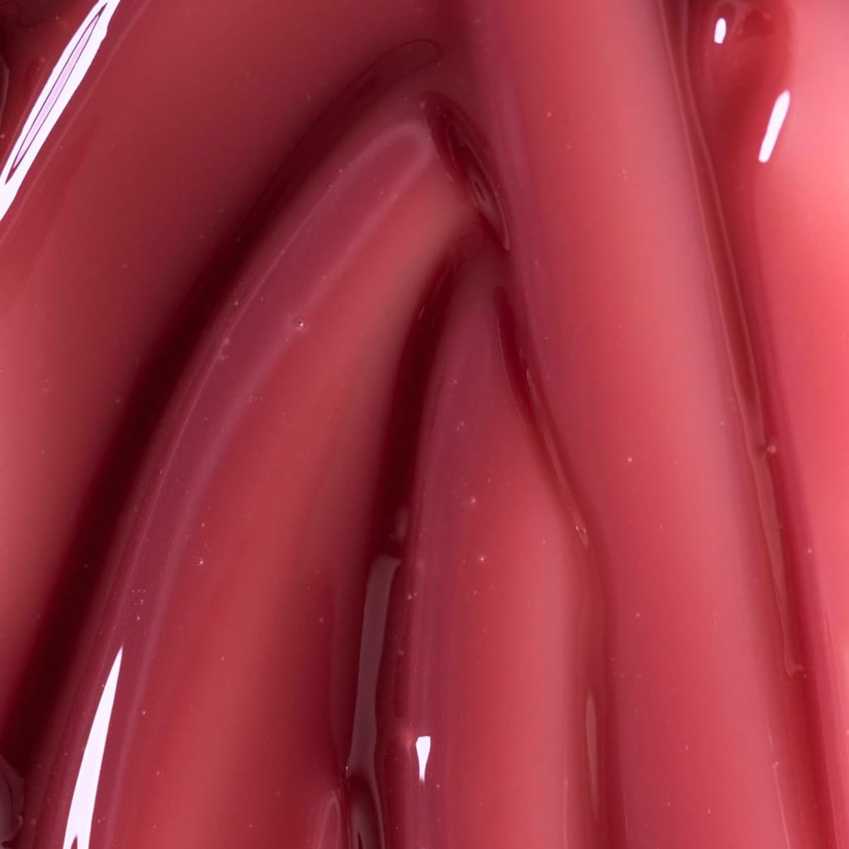 Naked Sundays Poutscreen easy-to-use applicator for quick lip refresh.