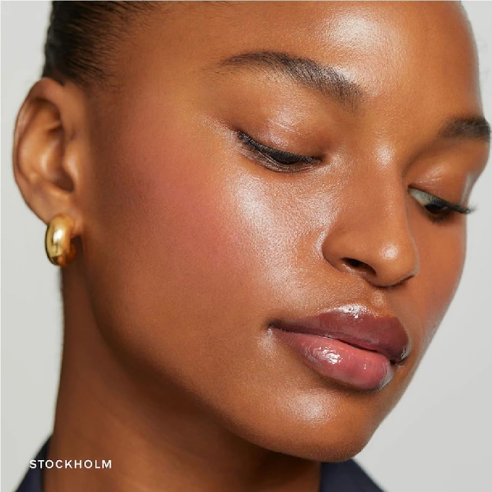 NAPH M Flush Balm on eyelids for cohesive color