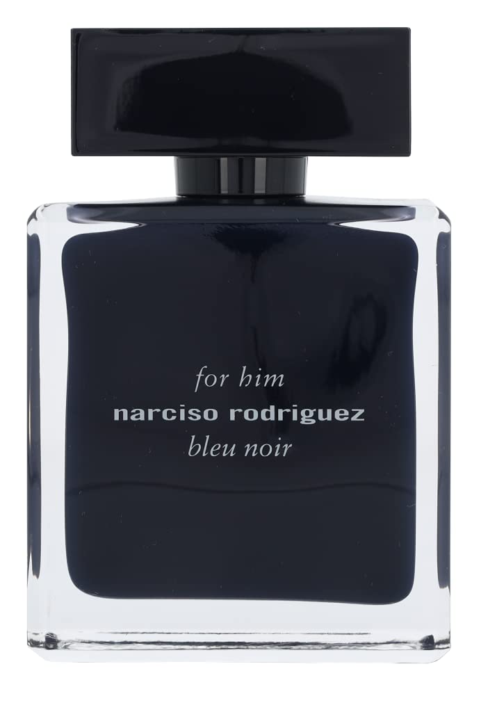 Narciso Rodriguez Him Bleu Noir spray action for easy application