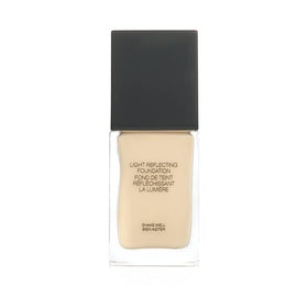 NARS Light Reflecting Foundation L3 Gobi finish on skin delivers a flawless glow.