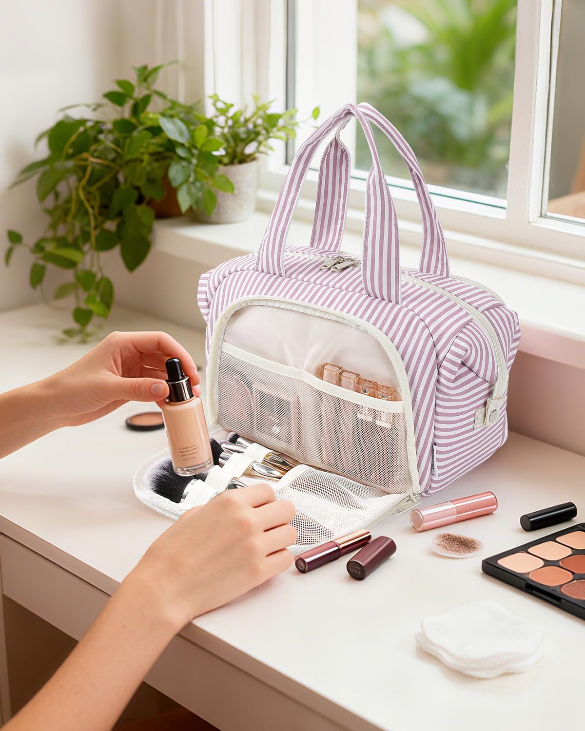 Narwey large capacity fits toiletries, cosmetics, and brushes