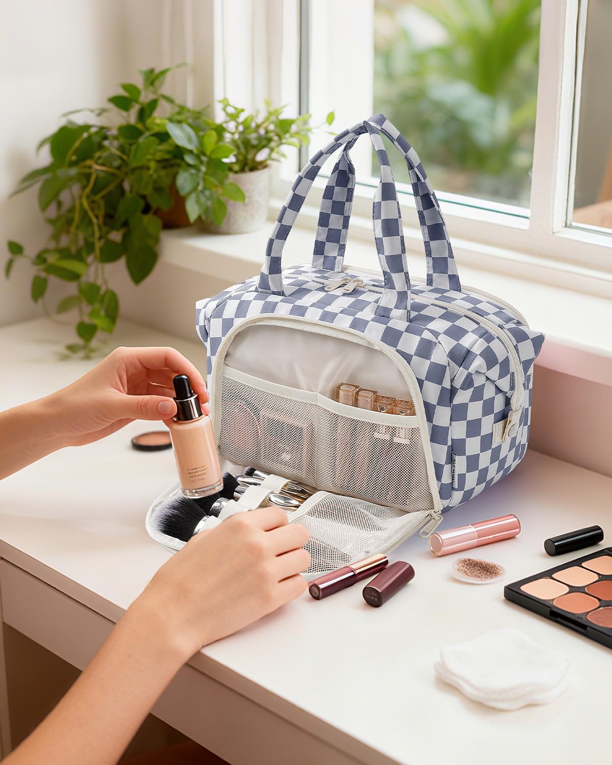 Narwey water-resistant fabric for easy cleaning on the go