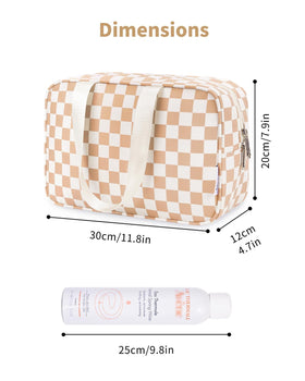 Narwey water-resistant fabric protects contents from spills.